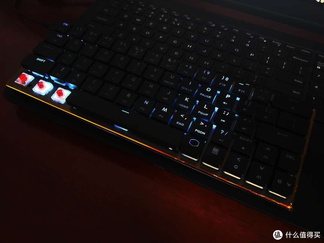 酷冷至尊SK621RGB机械键盘，光影变幻之间的指尖跳跃