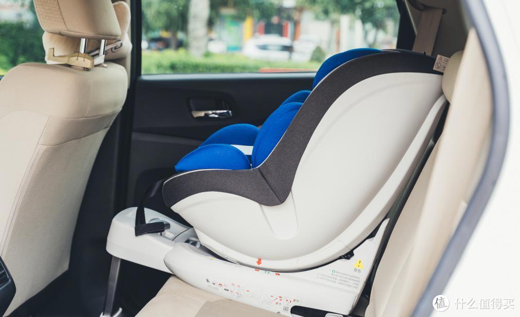 给宝宝一个舒服的专座，QBORN旋转婴幼儿安全座椅