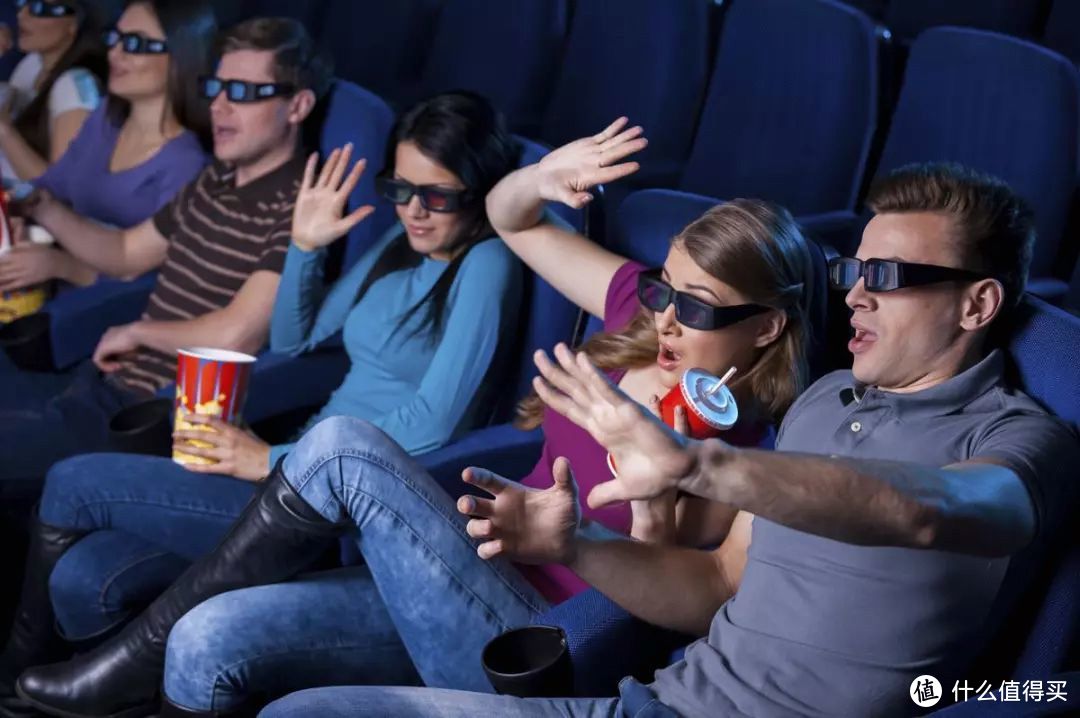 去电影院看电影，3D眼镜到底应该谁买单？