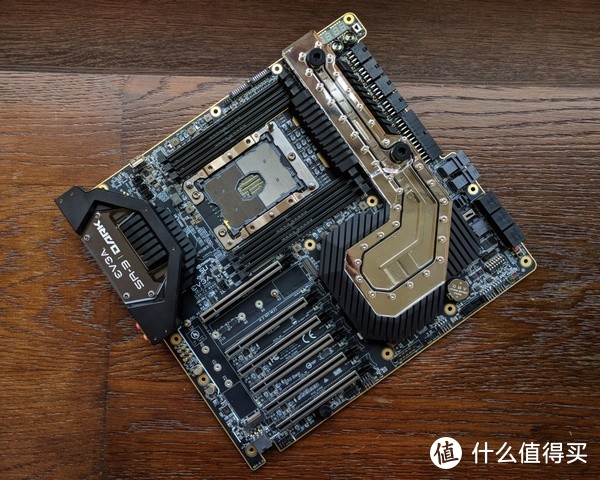 EVGA 发布 Dark SR-3“暗夜”主板：一体水冷、支持28核XEON