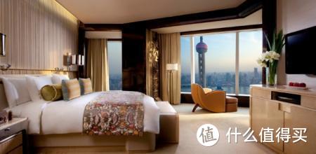上海丽思卡尔顿酒店，床品风景具佳