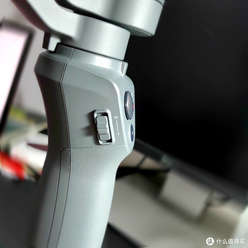 捡垃圾番：开箱大疆osmo mobile2手机云台可还行？