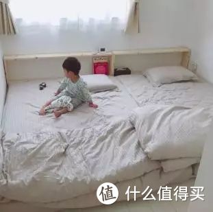 乾隆的卧室只有十平米，放得下床头柜吗？