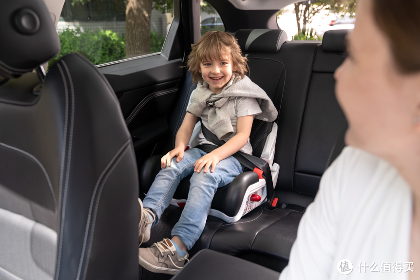 安全更舒适背靠可调节，带娃自驾游用70迈儿童安全座椅更好