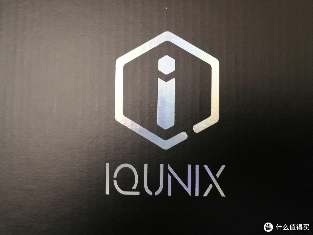 护颈收纳两相宜 iQunix Spider 屏幕显示器支架