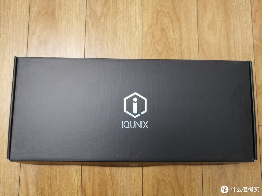 护颈收纳两相宜 iQunix Spider 屏幕显示器支架