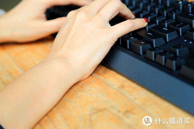 终于入手，黑寡妇蜘蛛机械键盘能一战么？
