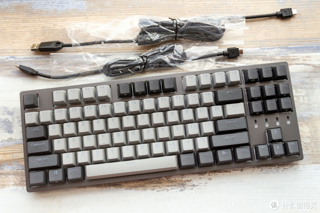 几乎满足了你对机械键盘的所有需求，杜伽K320深空灰白光限定版