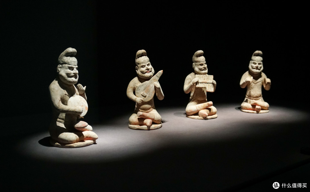 唐 彩绘陶胡人乐俑