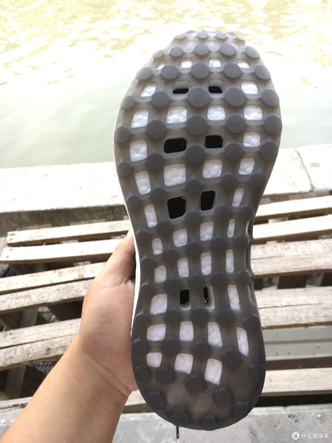 鞋底在boost底下面加了一层橡胶,正常操作.