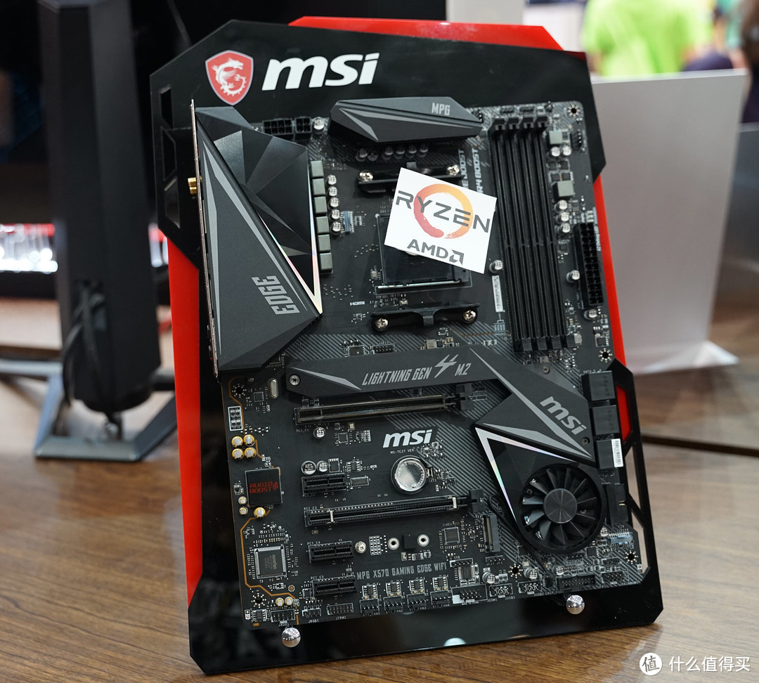 MSI展区高颜值ShowGirl、X570旗舰主板等酷炫硬件一个都不能少！