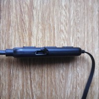 纽曼 Newmine C6 颈挂式蓝牙耳机外观展示(控制模块|按键|指示灯|橡胶盖)