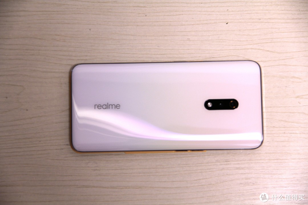 这是一篇不完全以数据为基础的手机评测-OPPO REALME X评测