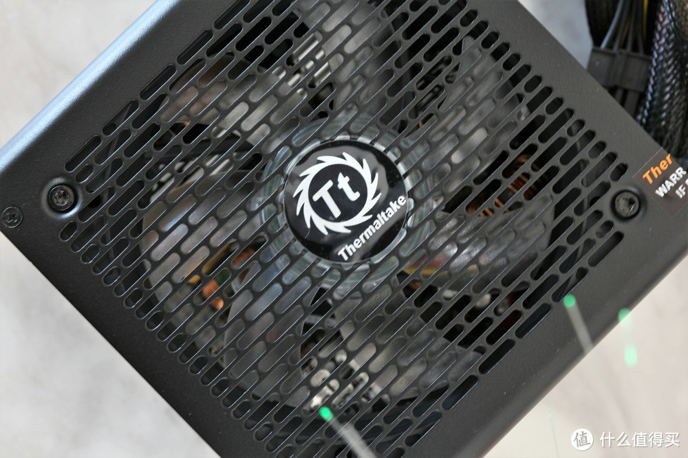 曲线美，有容乃大——Tt（Thermaltake）挑战者H3机箱