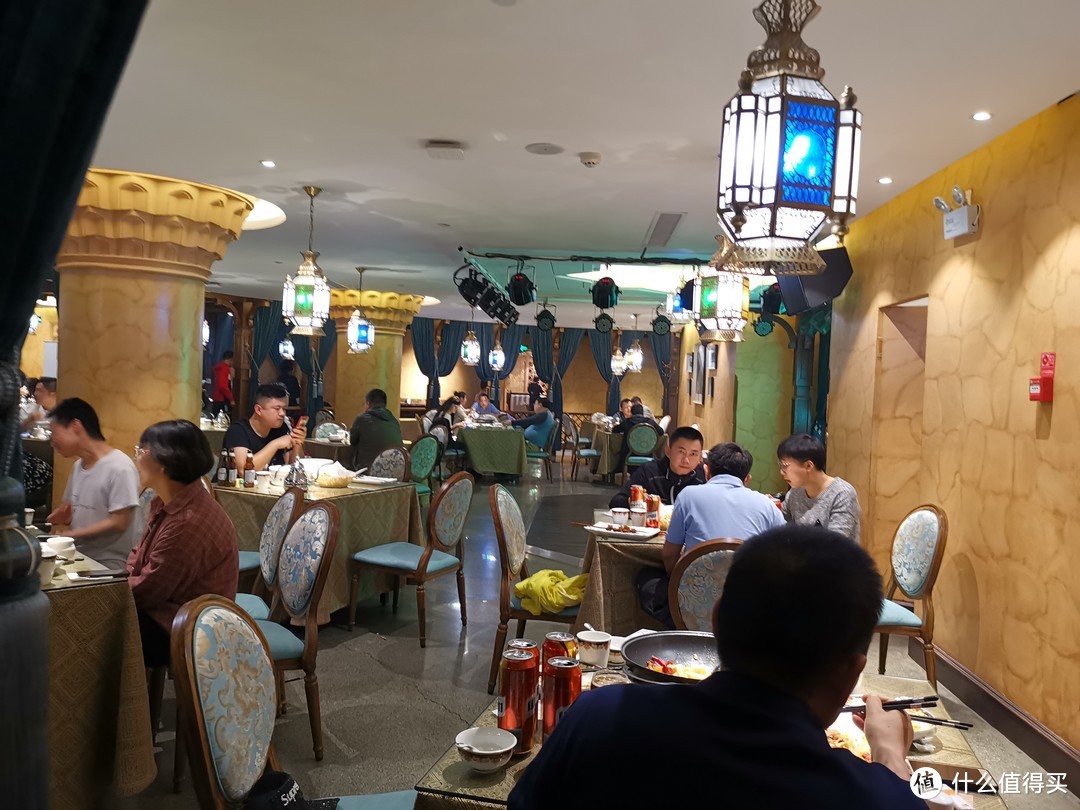 舌尖上的新疆：乌鲁木齐市美食探店——小尕子(明园店)