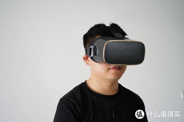 大朋VR一体机上手：可以C位看海量美女，可百款游戏任性玩？