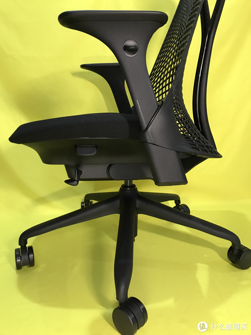 清凉一夏 集多种调节功能于一身的电脑椅——HermanMiller Sayl Chair
