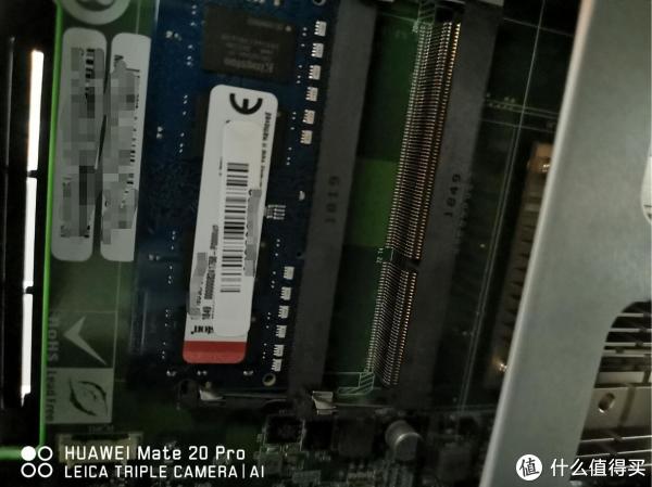 可以加内存，刚好之前升级电脑淘汰了一条4G，之后再加上去