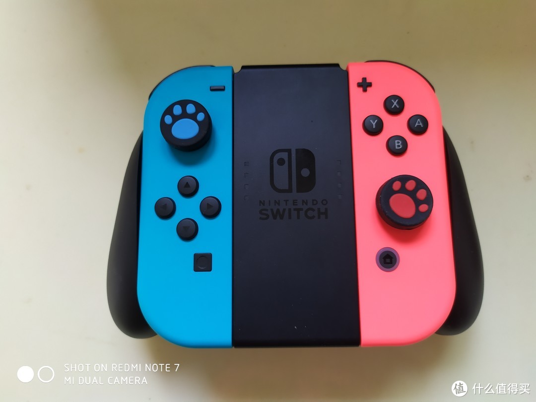 任天堂Switch分体式手柄（装上手柄托架）