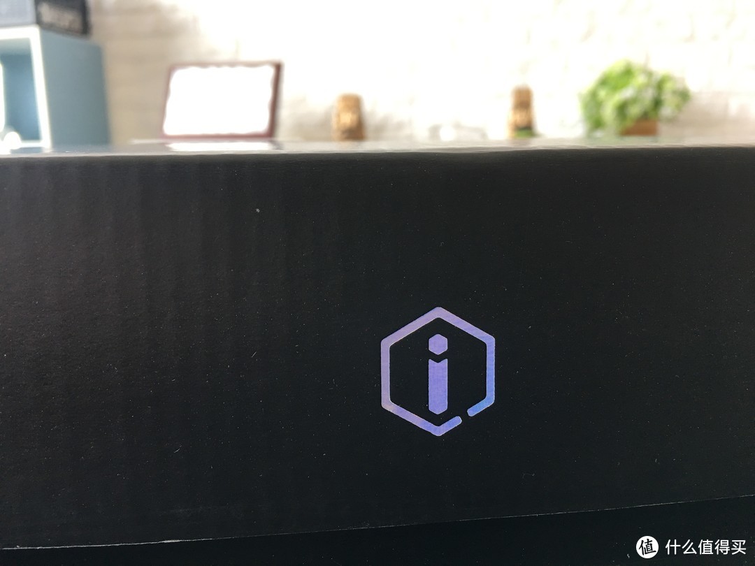 漂亮的不像实力派—— iQunix Spider 屏幕显示器支架测评