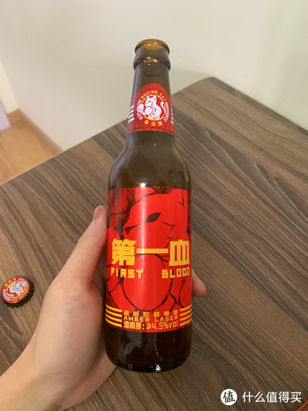 大妈送来了一打啤酒：拳击猫 第一血琥珀拉格啤酒 试喝分享