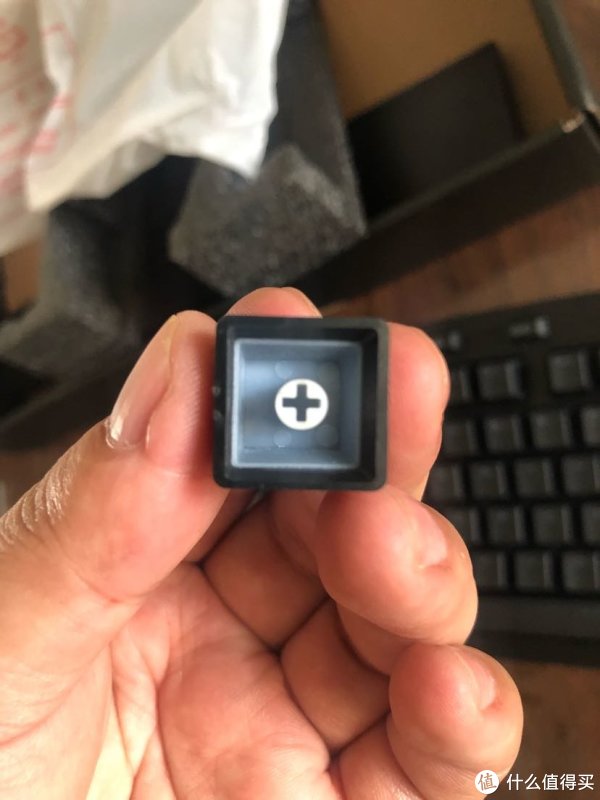 键帽做工还可以，pbt减少了打油几率，省了点买键帽费用。