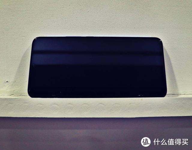 vivo iQOO上手评测：青春活力的颜值还有点小实力