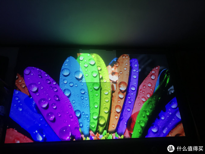 投影仪幕布评测：白玻纤 Vs  两款抗光幕布评测（白天 Vs 晚上）