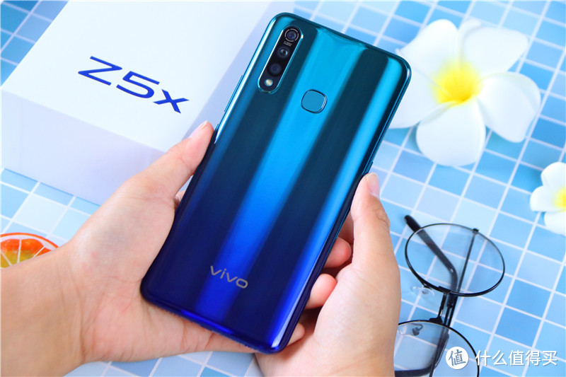 千元机新标杆，长续航，三摄，挖孔屏都有了！vivo Z5x上手体验