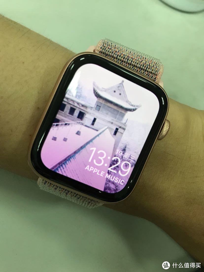 金刚芭比上线，粉砂色apple watch s4并夕夕下车体验