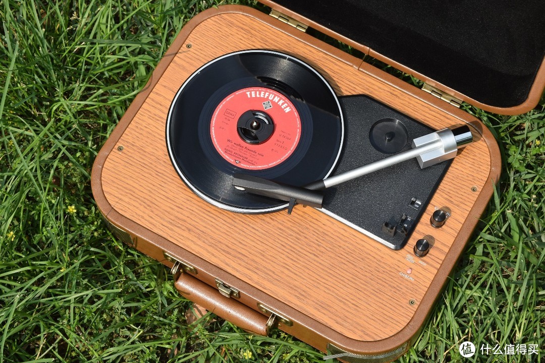 会唱歌的行李箱？是与《OnePiece》有关的复古、行走黑胶唱片机