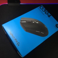 罗技 G304 无线鼠标外观展示(电池|延长线|灯带|按键|电池槽)