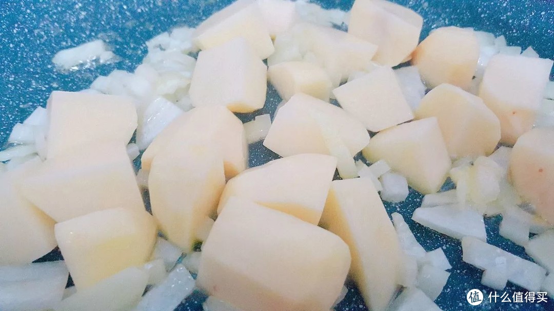 果腹感超强的土豆浓汤，醇香丝滑，每一口都含有满满的能量