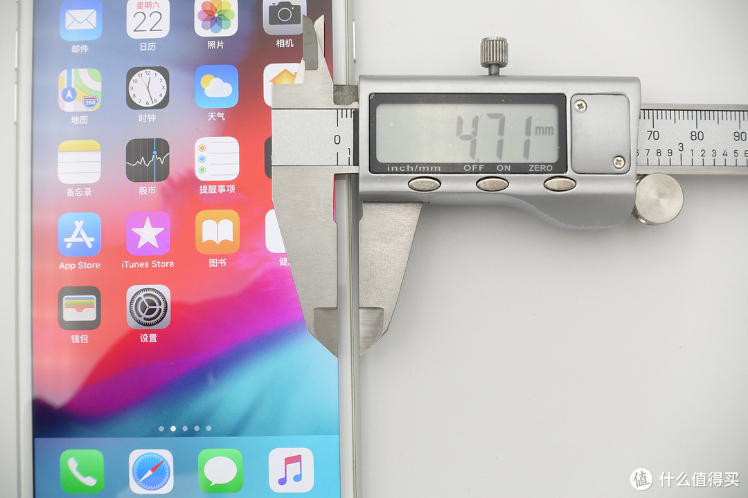 iPhone 8P的边框宽度大约4.71毫米