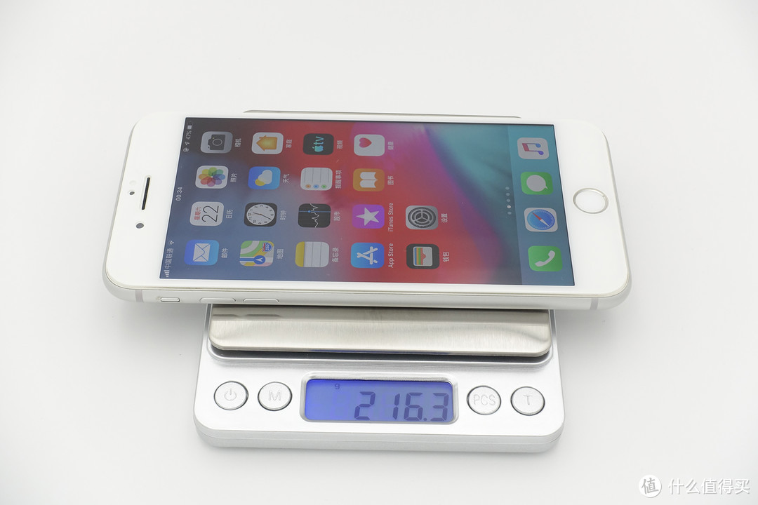 iPhone 8P重量216.3克（有贴膜）