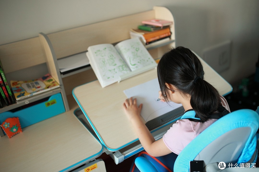 如何尽早养成孩子的好习惯——黑白调学习时光儿童桌椅评测