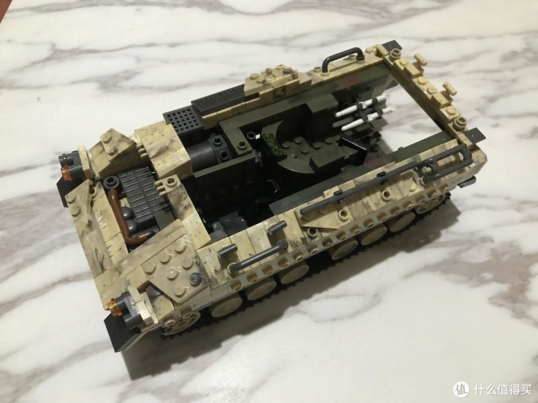美高 使命召唤系列 布拉德利M2装甲车 拼装玩具