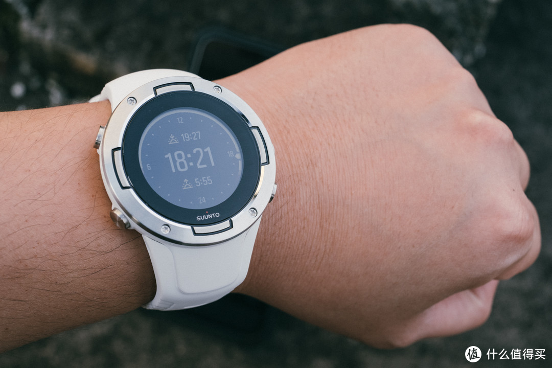 身有所向，心无旁物，任何时间尽情运动：颂拓5 SUUNTO 5 智能运动腕表