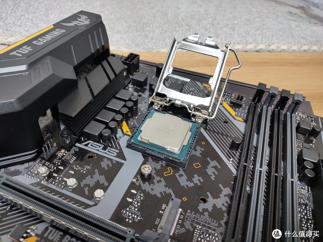 618装备升级：蓝宝石RX590 8G超白金 OC替代1050Ti+爱国者YOGO M2机箱装机