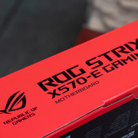 玩家国度 Strix X570-E Gaming 主板外观展示(插槽|电源线|轧带)