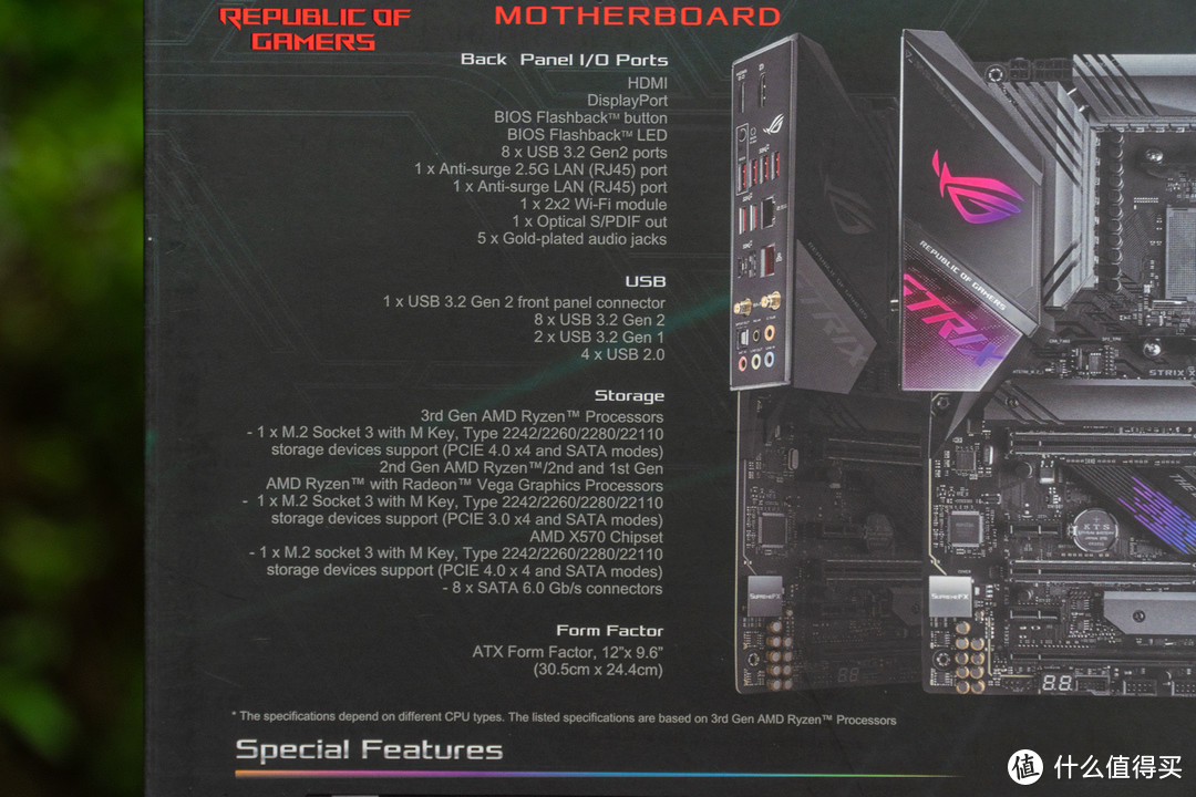提供两个M.2插槽，一个是CPU直连，一个是X570芯片支持。并且同样在搭载AMD三代锐龙时支持PCIe4.0（X4）模式。