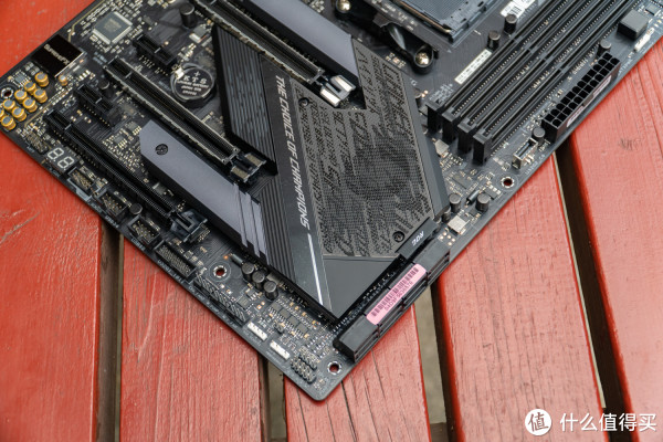X570相比其他的AMD芯片组，最大的变化就是在南桥部分