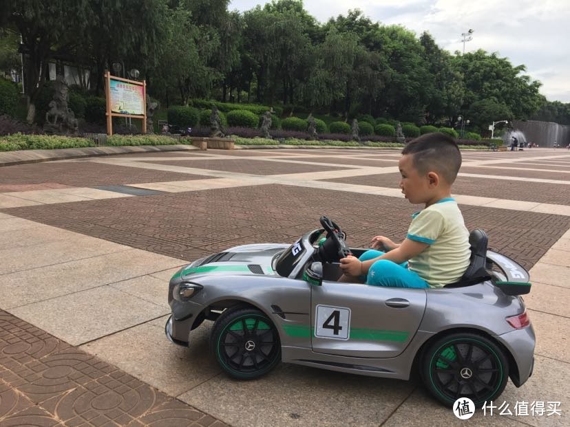 制霸全村！开上你就是最靓的仔—好来喜电动童车 奔驰AMG-GT4提车记