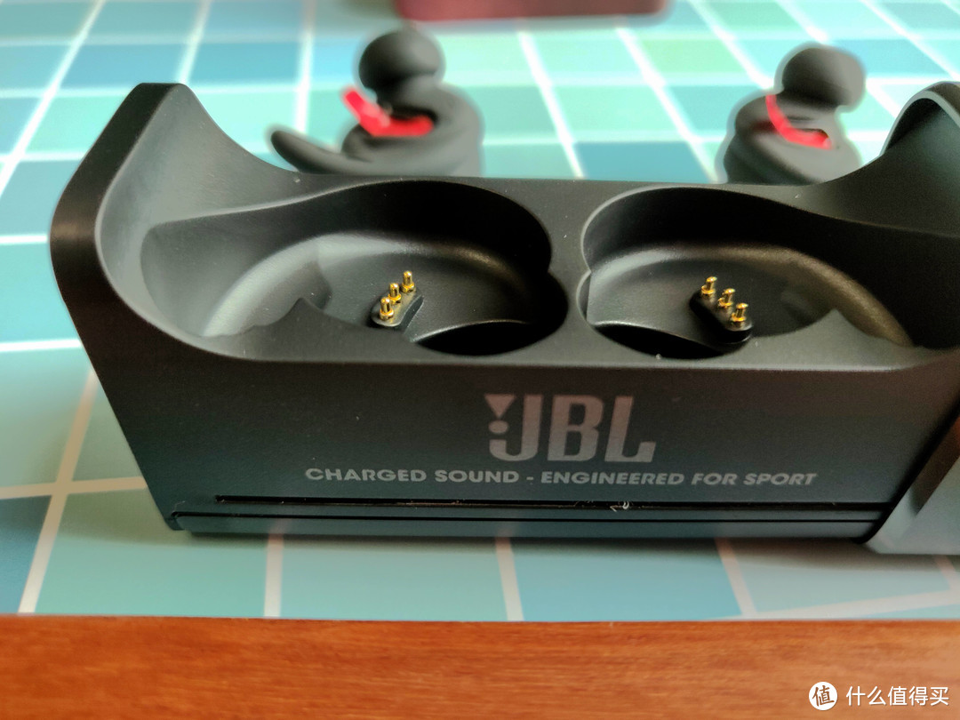 强强联动，脱离有线的束缚！JBL UA FLASH真无线蓝牙运动耳机