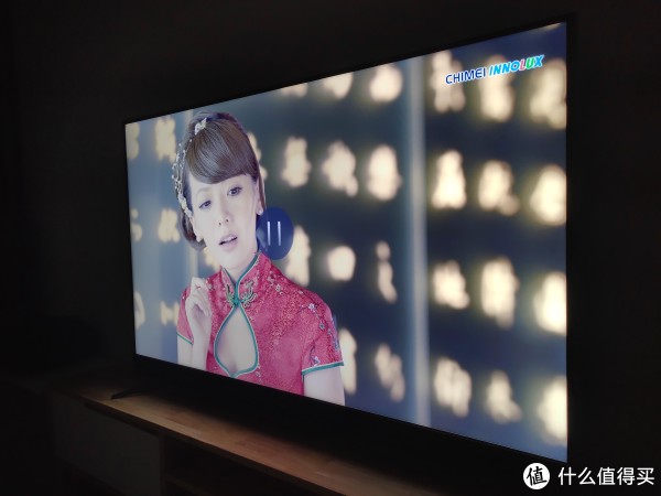45°角，屏幕画面开始泛白，色彩饱和度降低。
