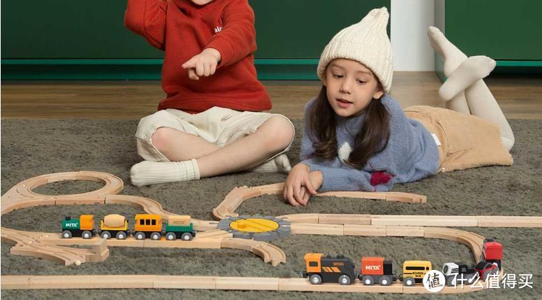 稚嫩小手创意拼搭童趣世界，小米有品里的电动火车积木