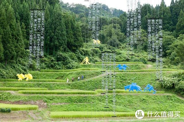 现在流行去日本的乡下，艺术祭、音乐节、花火大会通通满点