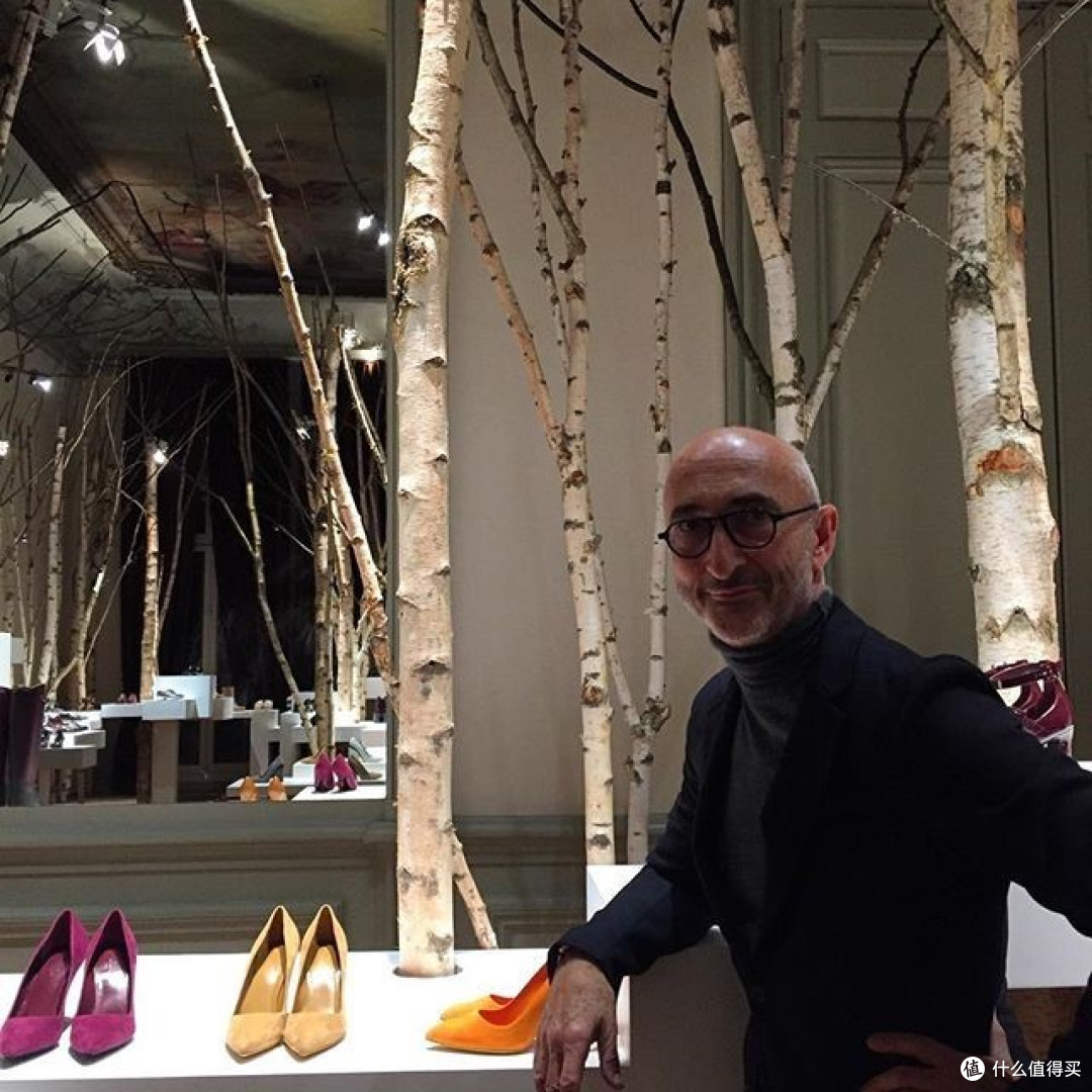 奢侈品高跟鞋轻踮脚尖也能优雅奔跑