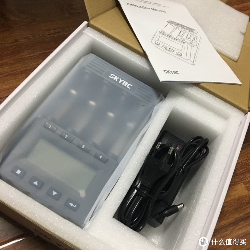 SKYRC MC3000，功能最多价格最高的电池充电器？