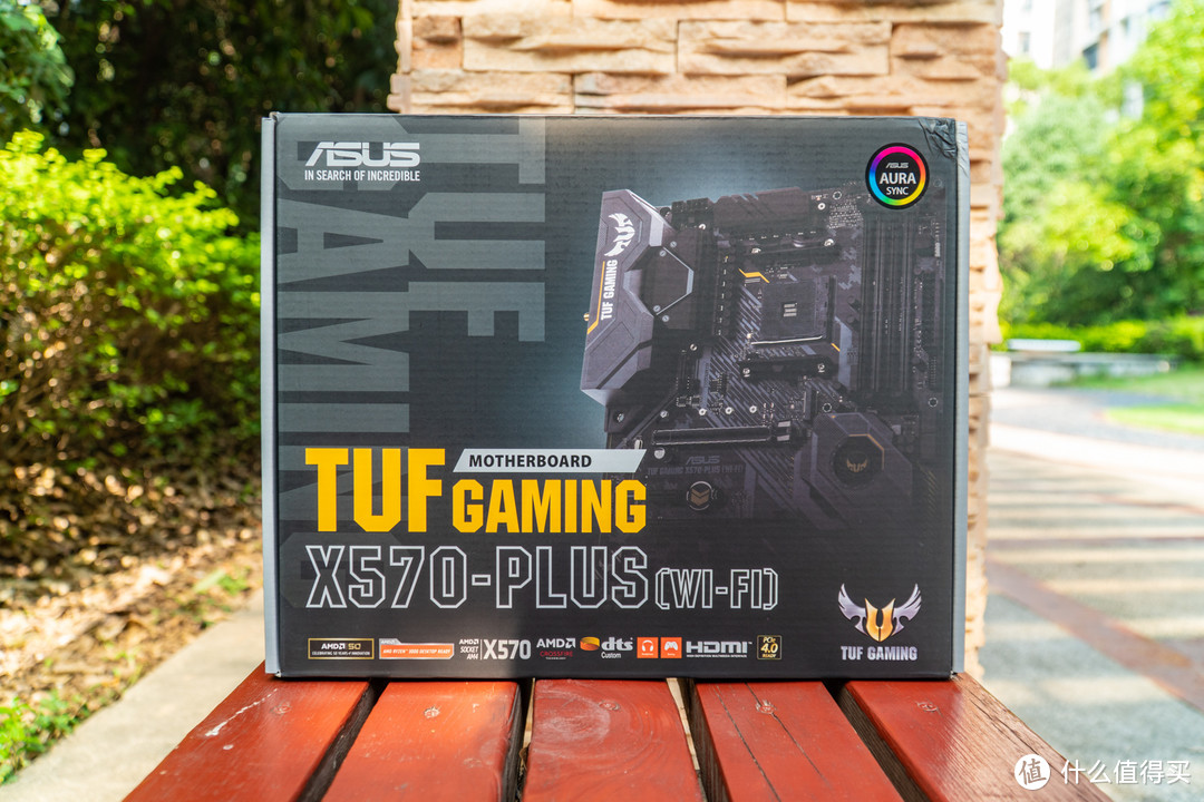 TUF Gaming X570-PLUS (WI-FI) 包装正面